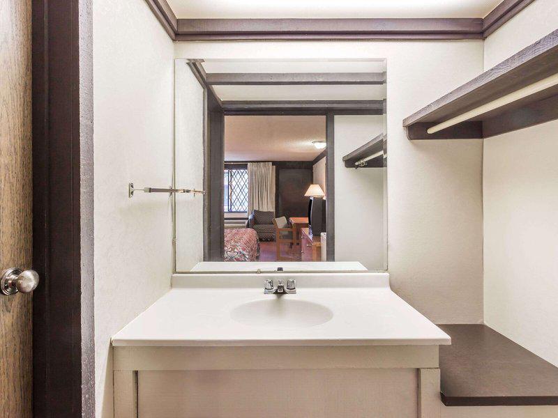 7C37F7F9AD854714E66D6AA7F770ECBD