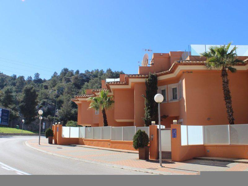 21CE01ED8250B38438F1E5D7E0D4D19F