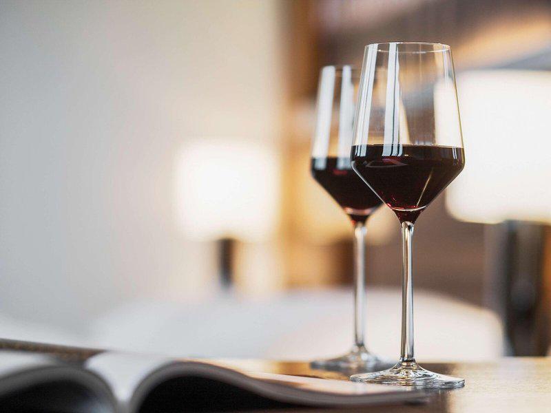 20E8A14F61F34EFB952FDE1B6DF87147