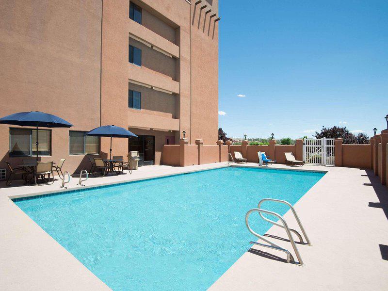 B2015569C70DCD89992878D5E8A4ED63