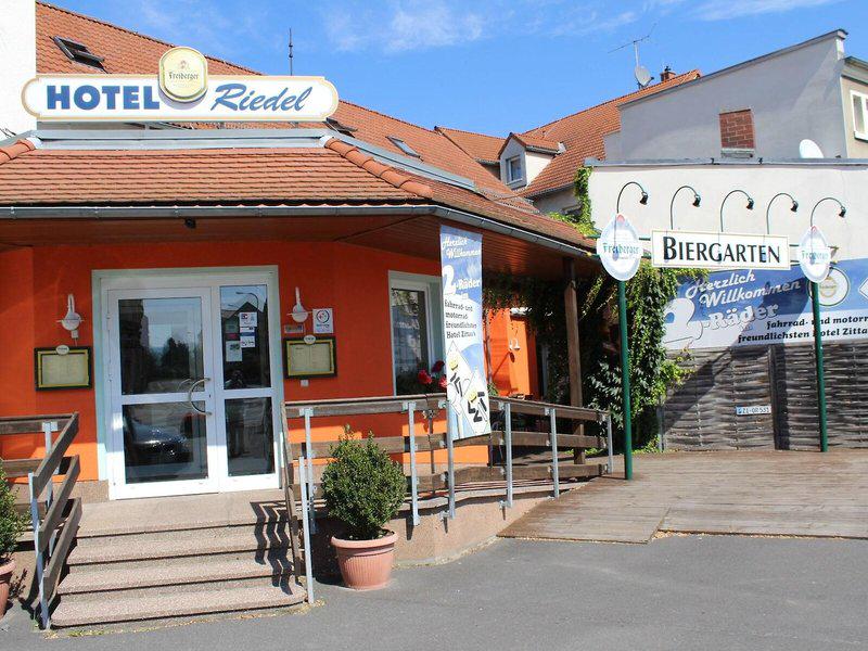 8DC450B612557F7900E90B9A464DCFB6