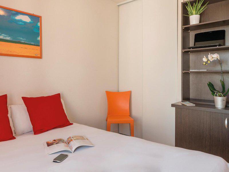 AE208725A689B874C1C44EA0899A0042