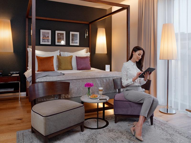 EE8F8693080A68CC4B7BAC097D3565F2