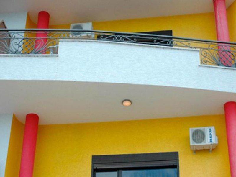 76765898292754D3E9F3ED30FD5B16A0