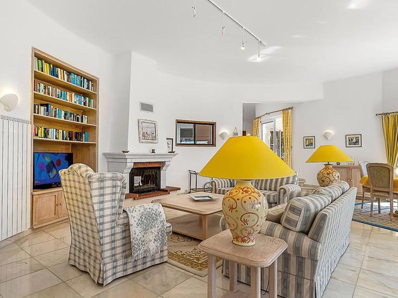 9FBDC72D3618DC09F7C28EFD1263775B