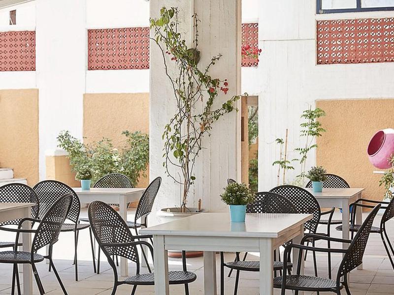 B04974F17645451426F70D0DF5941EAD