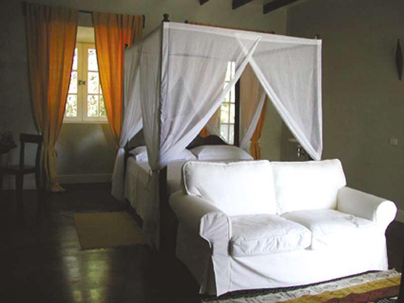 AA18A42728D8FD7F0E0A1B464B01D925