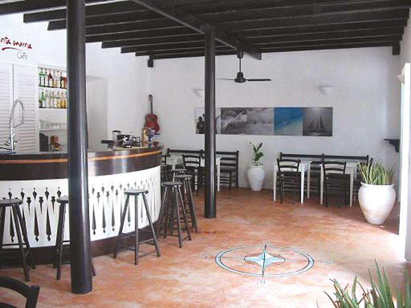 72E10BF2C51FA00AEC3476EE28AFEC12