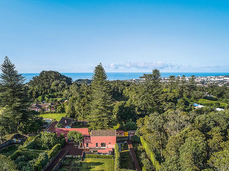 C599A841FBCED117F012725DA7B4A0D5