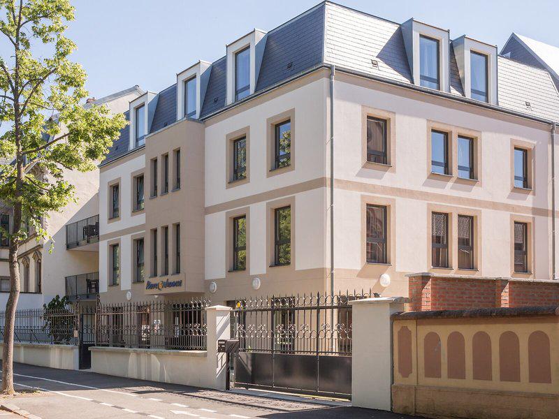 11FB2D7F9C123D5BBBFAED706128B55A