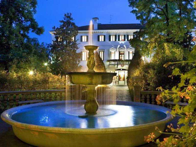 24C8EF369F1B54E322E7BF29A7AFD05F