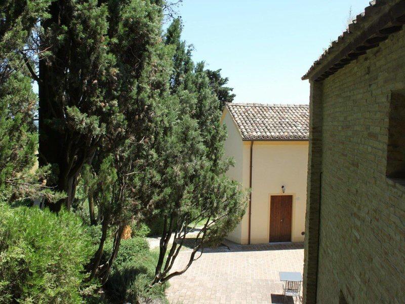 EB80485E9D751E9DAB43AE969E04F6C4