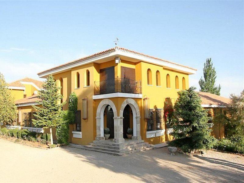 51EAFAA173CD9D7E44E8C0B6AB64C312