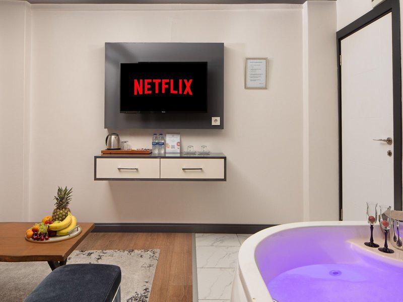 8B7ED59E1842BECDC5D4AD3DD22255B4