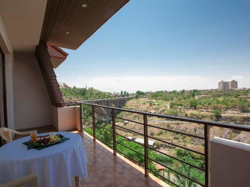 0830CF910696D0F0FE2254F54B3D1DA3