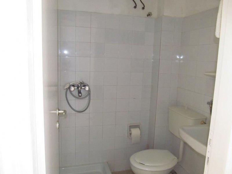 4205B3A58A9A59394F7E66F03C6B2347