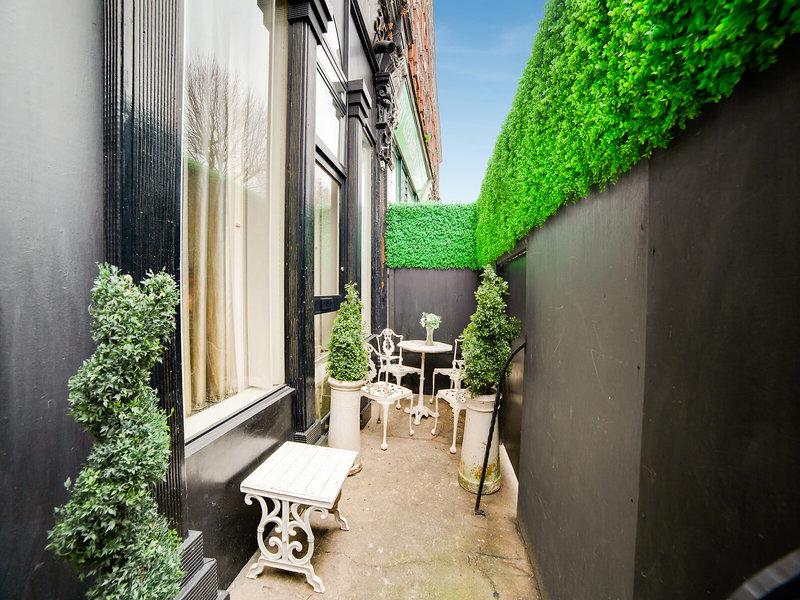 0B76868B7C300739A6F390D8DAAC3072