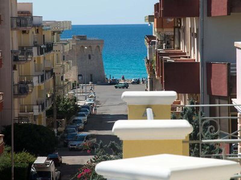 82CBD11039C00DFA414753545B1B3393