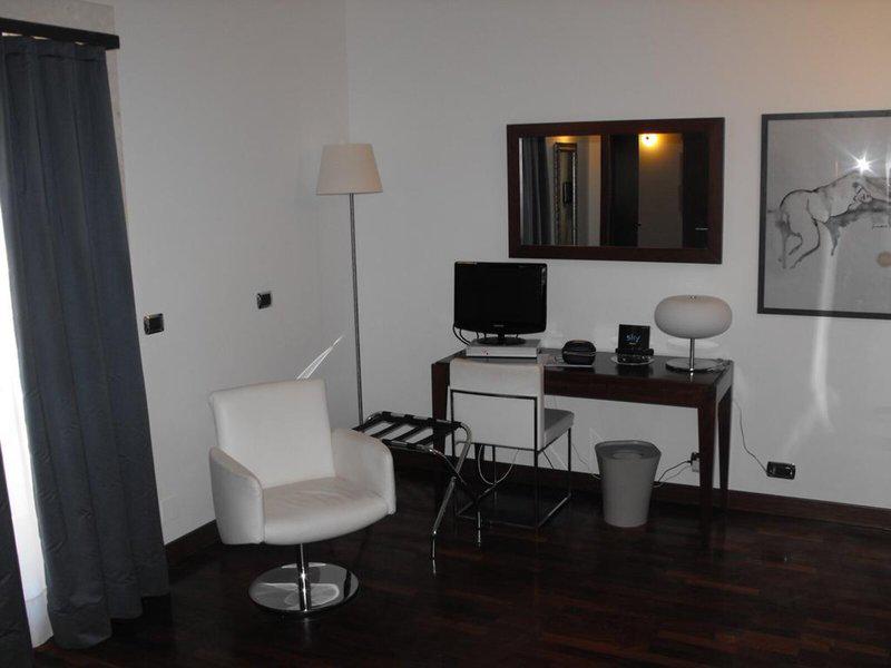 E62947FF9C04A6E13741AA75F75DFA04