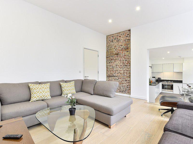 23CB3654CA34E55369C7984DB5CFEB2C