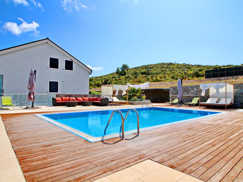 6BD25571AF0D18998E87A148B1A6F16E