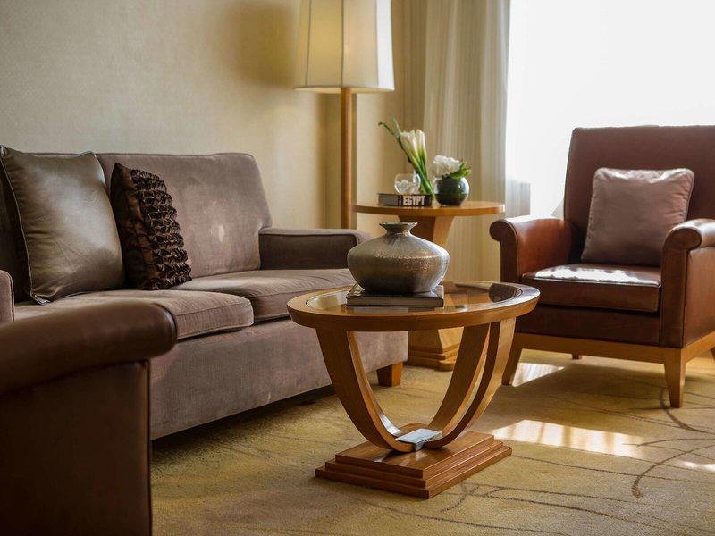 64BEEBDDE25E4F94CFE19640AF24C4A0