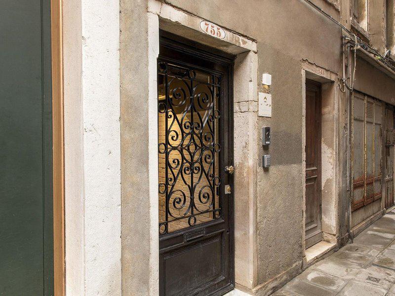 F3EEFFAD2BA62C7A4D6B21D137A569B1