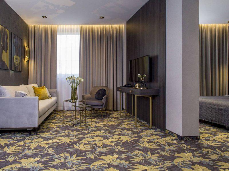 3DC87030B8C2D298421AF502C0E9723B