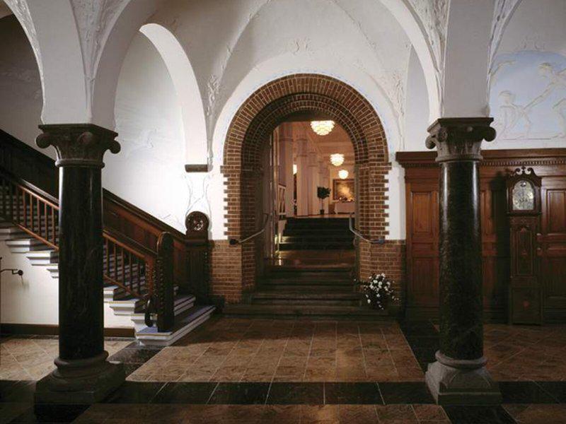 AA3228F440FC9C987294194DEE7E1236