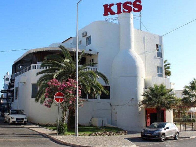 C8970E4C09D858111EFA997959E3D44D