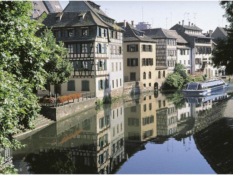 E4B1F70DC0DB147B50A51B68ECDAAC78