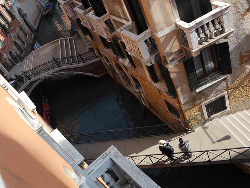 DF326803CF6E0B196239FBD4CFBAC2F4