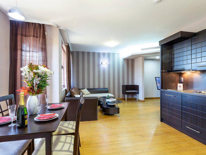 E7A556C82D3E28F4327BE0E87905B1EB