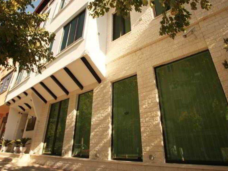 AA806E1DD88B980EE32FB1337882BC26