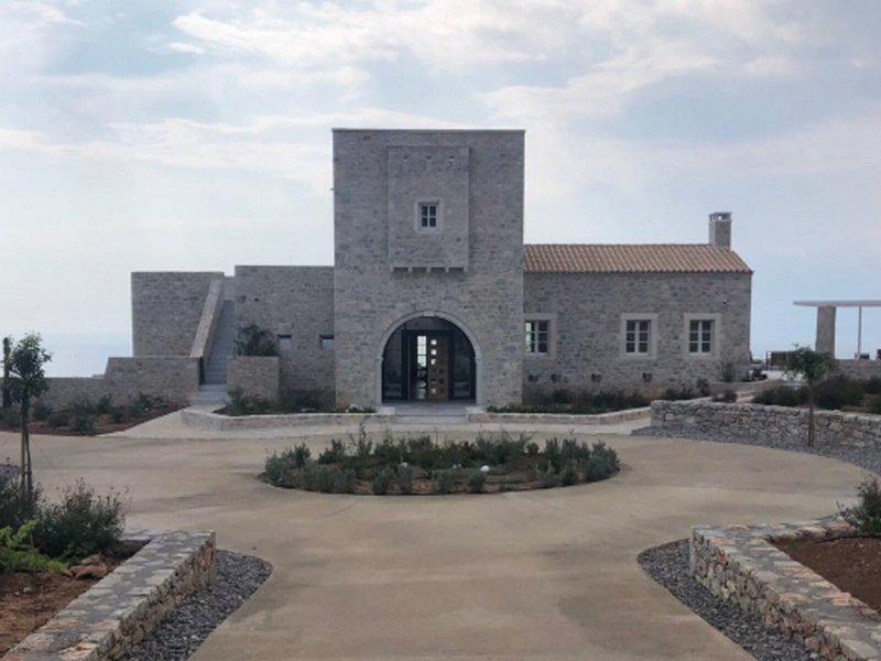 5A86DAC0B911A7B3A6896D7C4F2E3BDA