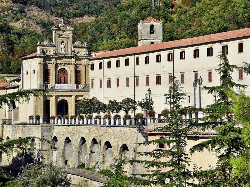 DCA97BE2F659A29A3077BBB9487C8E2B