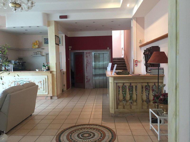 359AB72F7BB7E34A7D5F614313F4C1A2