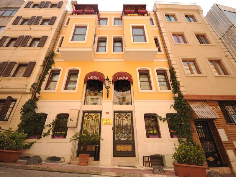 F6898C81615F34873D1C6AE35A0C12B9