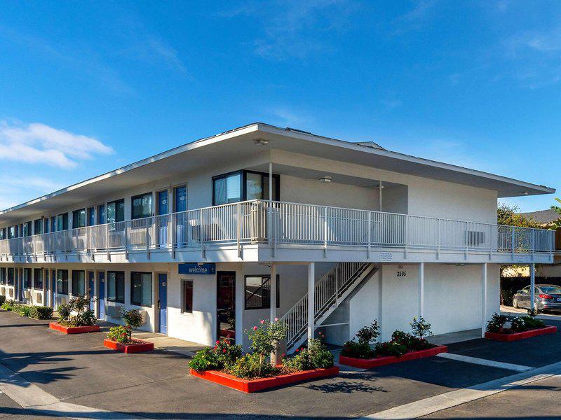 35C47C24242AC3B64BBCF219EAC3367E