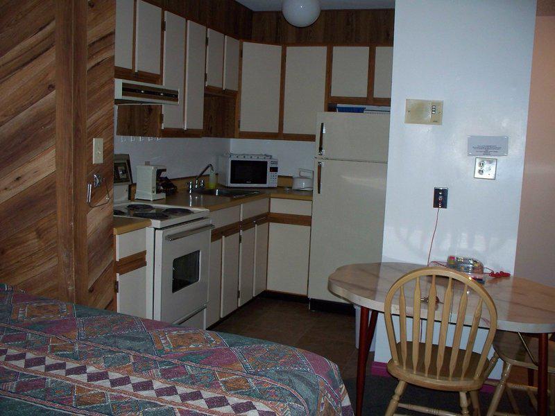 25975E6B035E9C9AAF7CC82F4FAD8296