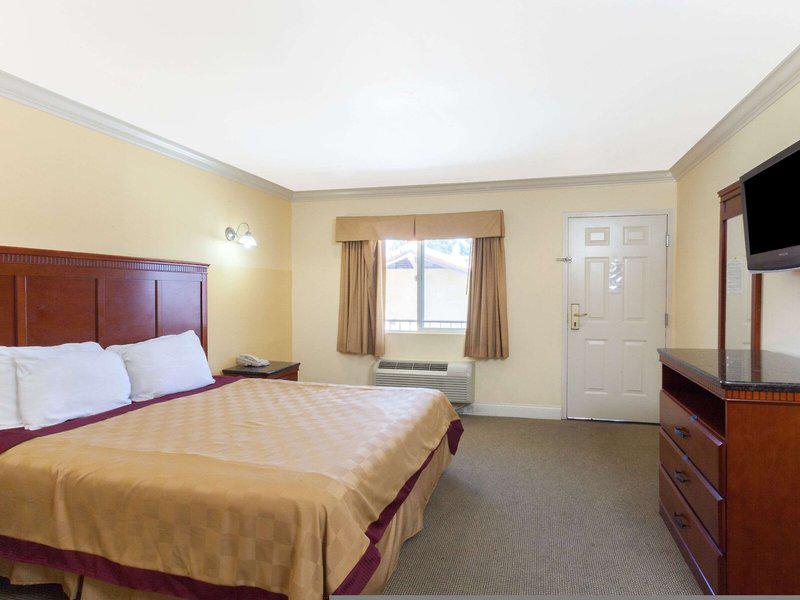 C0D7D0FCC5FA46C1D4707D914557E8AE