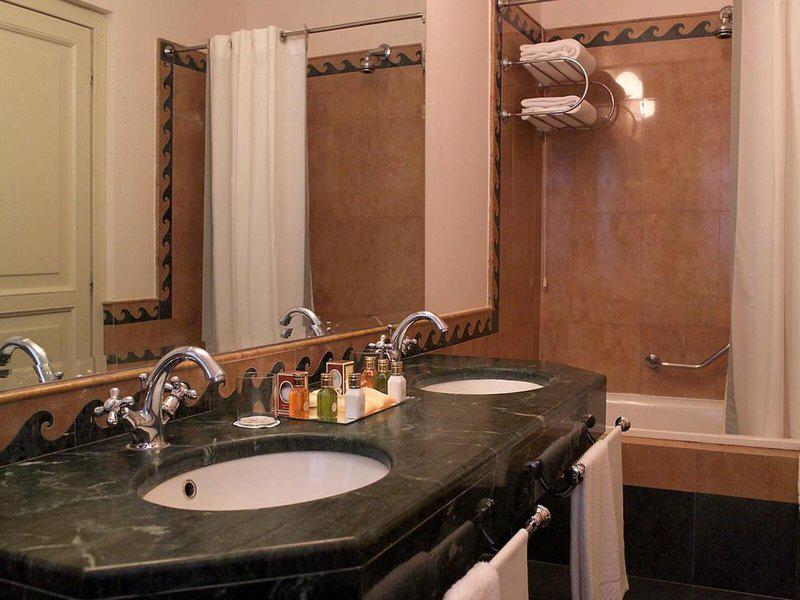 AABAAA3778218A6B98F620A3053ACC15