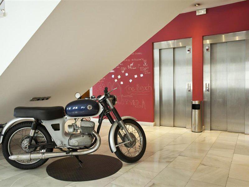 ABD70DC589954129ECBB64325DBA352B