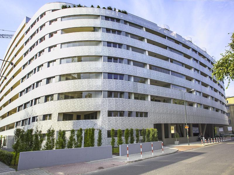 1827CBF6A3D643008C36BD39E5703077