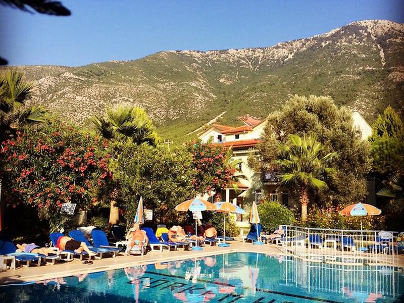 9CE1D0C69F80ABD84351FBBE8ADF5209