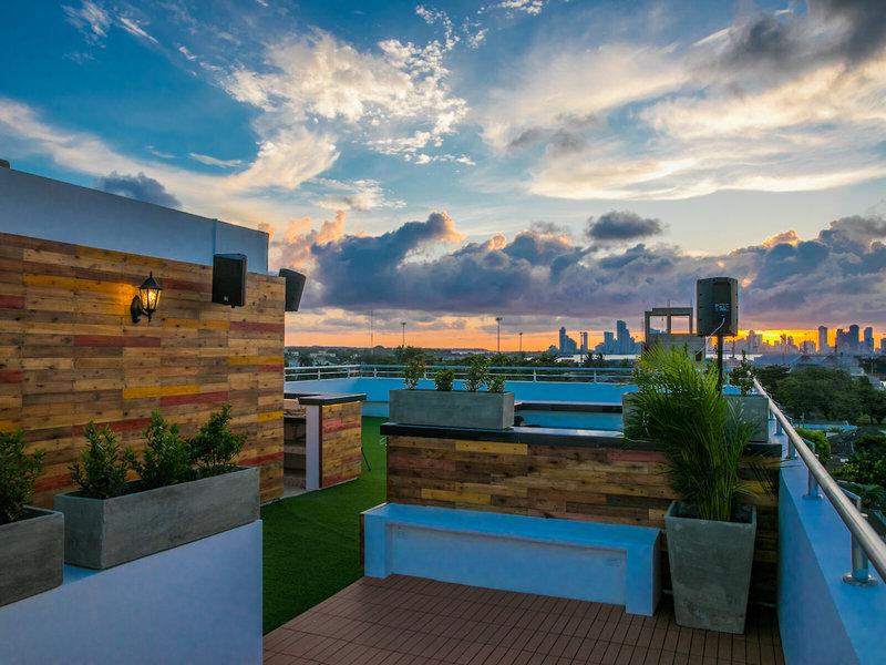 1036568FDFB376173AE925F67617F418