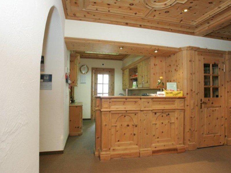 08D39262769306EF26252B93E7DB83F2