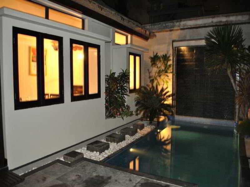 8F623E92765F7383F76A98B20010B719