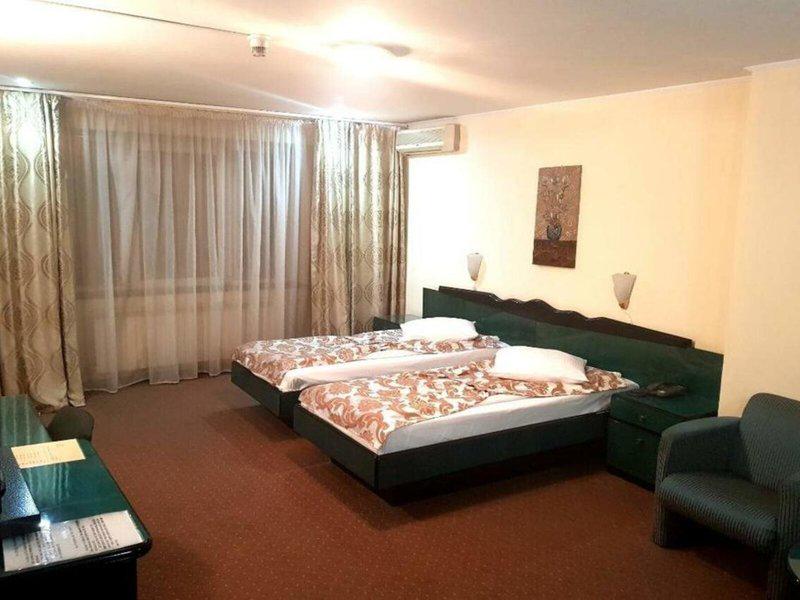 F0A2396171691E9247D5A4AEBA72D45E