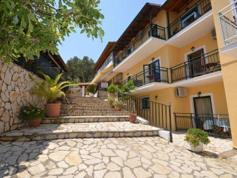 9729BAD31838925F1C88B25D71321D40